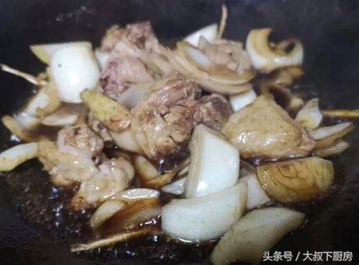 土豆烧鸭子的家常做法