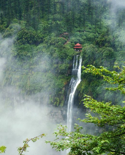 瓦屋山飞瀑