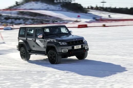 BJ40雪地胎特写